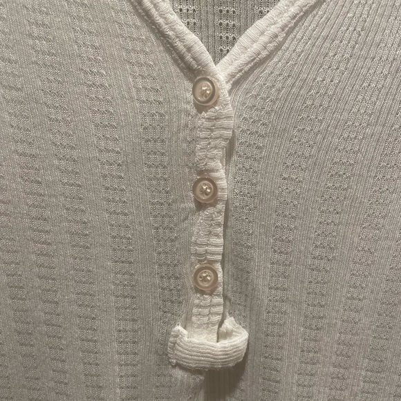 Project Social T women’s large white v-neck buttoned top - Picture 3 of 4